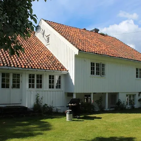 Large House With Private Dock In Blindleia *