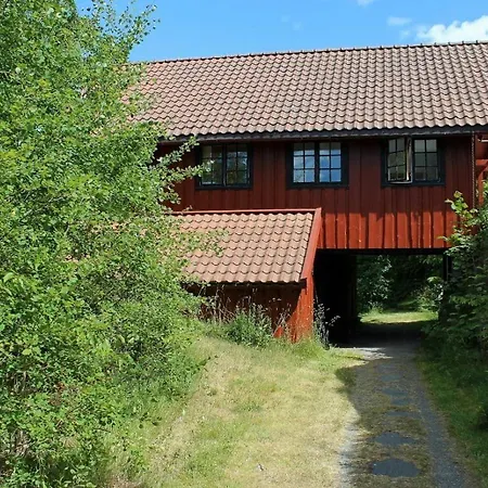 Large House With Private Dock In Blindleia *